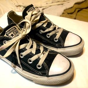 BOYS BLACK CONVERSE SIZE 5..EUC!